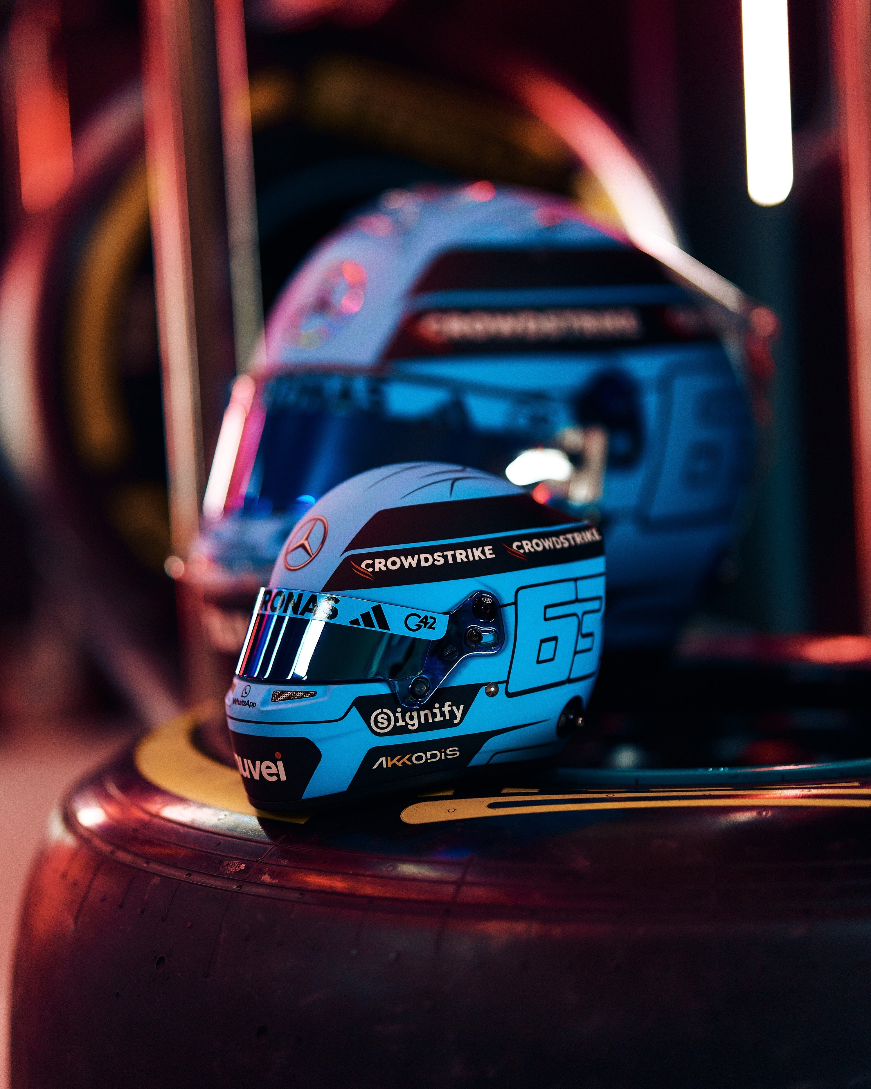 George Russell 2025 Mini Bell Helmet Replica 1:2 — close-up design detail showing Mercedes-AMG PETRONAS F1 styling and product details | Dash Racegear