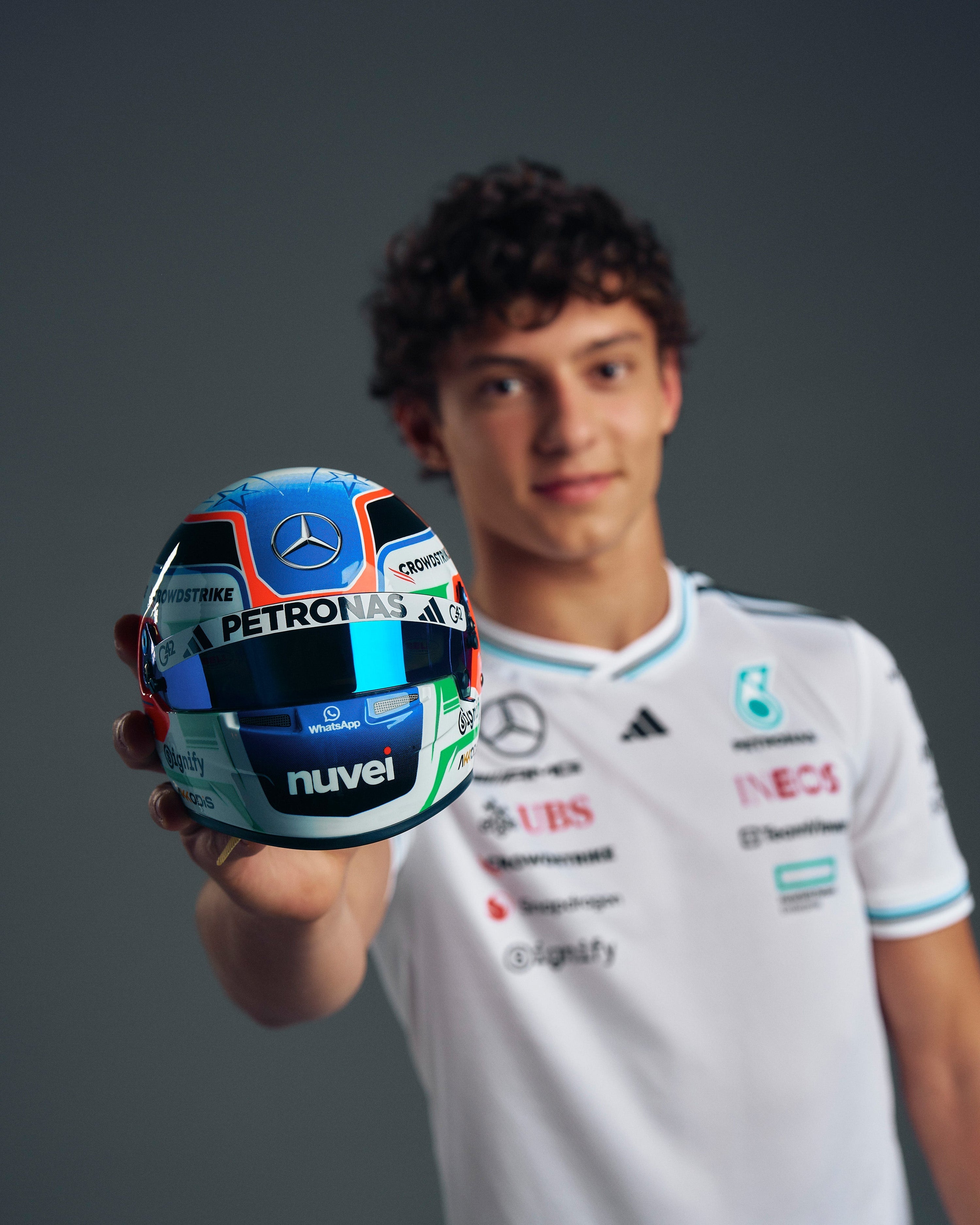 Kimi Antonelli 2025 Mini Bell Helmet Replica 1:2 — alternate product angle showing Mercedes-AMG PETRONAS F1 styling and product details | Dash Racegear