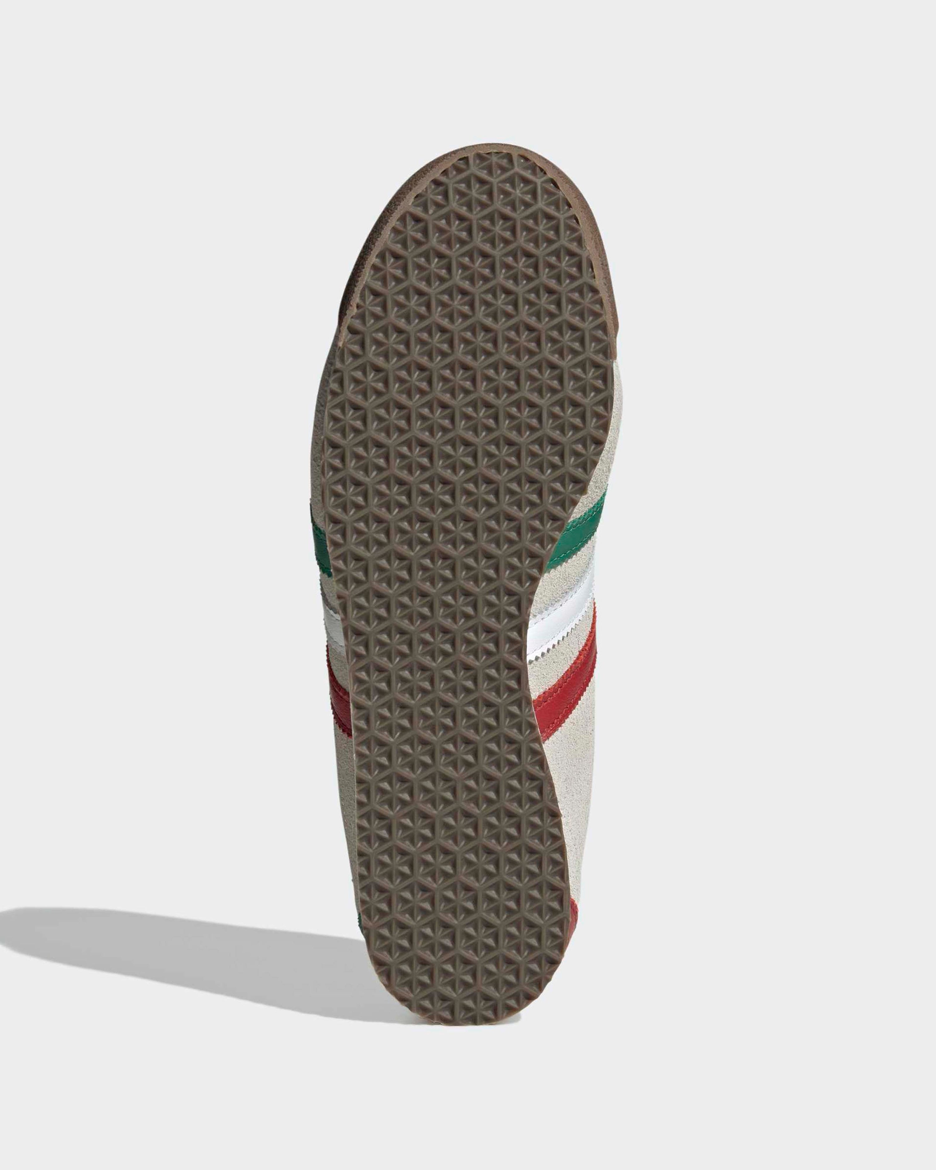 Italia 70s Shoes White — close-up design detail showing Mercedes-AMG PETRONAS F1 styling and product details | Dash Racegear